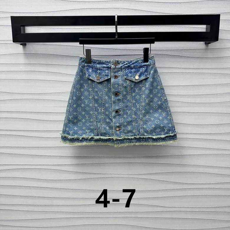 Louis Vuitton Women’s Skirt – Signature Monogram Fit (628)