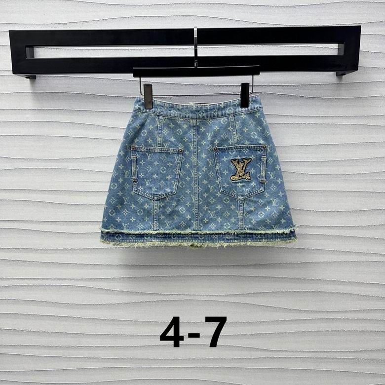 Louis Vuitton Women’s Skirt – Signature Monogram Fit (628)