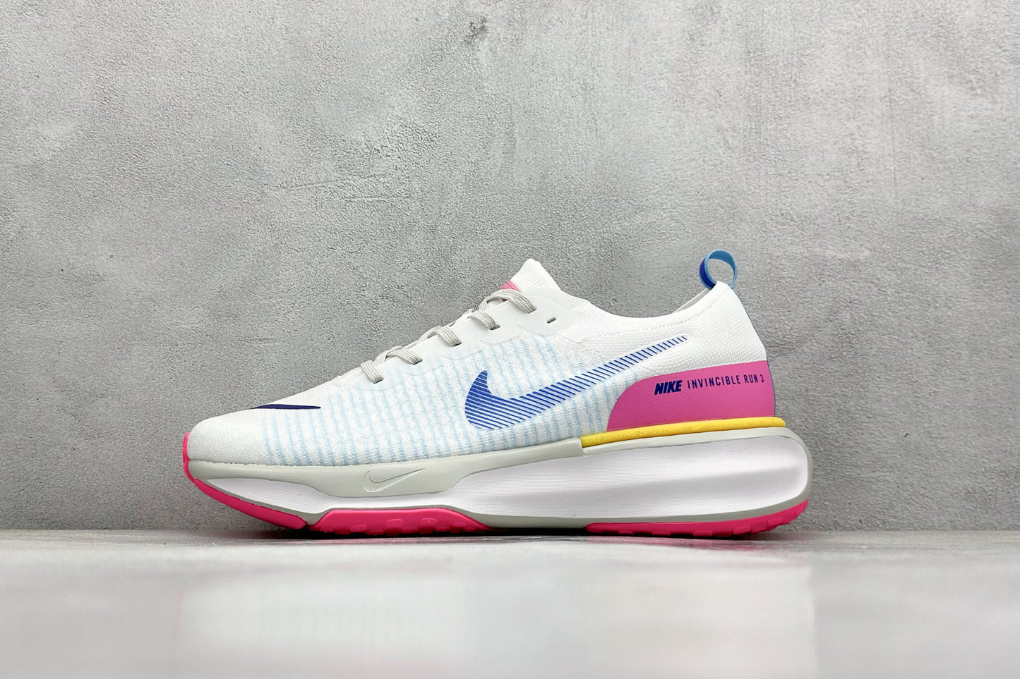 Athletic shoes